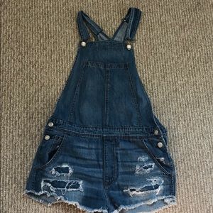 Cute, never worn overalls!!